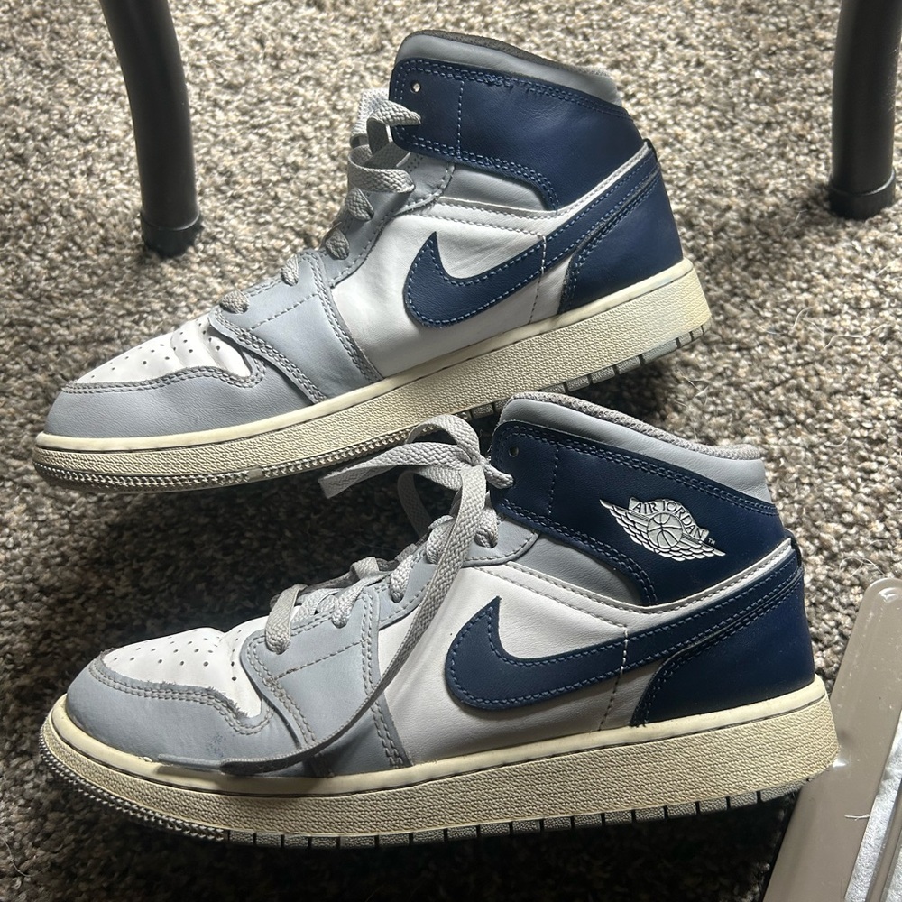 Air Jordan 1 Mids